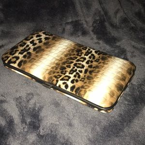 Leopard pattern clutch